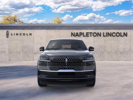 Infinite Black Metallic Clearcoat 2026 Lincoln Navigator Premiere