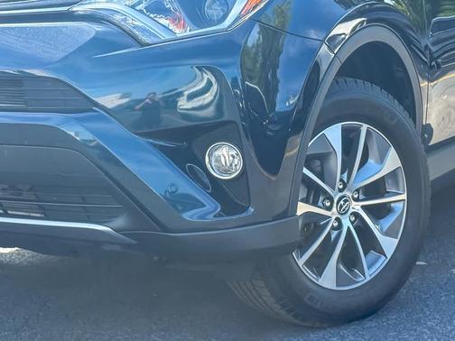 2018 Toyota RAV4 Hybrid XLE