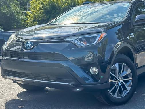 2018 Toyota RAV4 Hybrid XLE