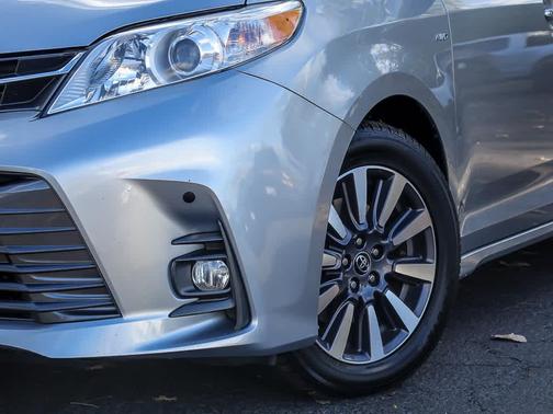 2020 Toyota Sienna XLE