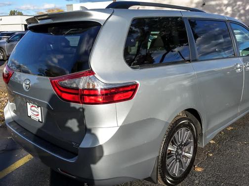 2020 Toyota Sienna XLE