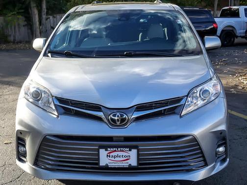 2020 Toyota Sienna XLE