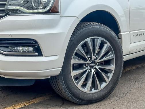 2017 Lincoln Navigator Select