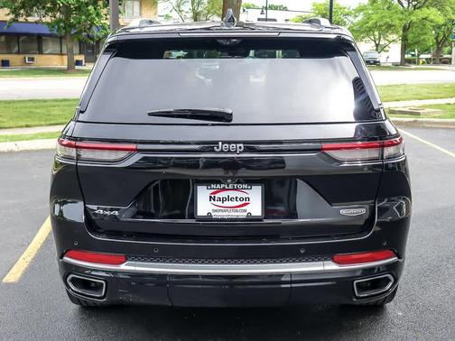Diamond Black Crystal Pearlcoat 2022 Jeep Grand Cherokee Summit