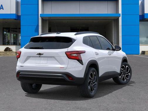 Summit White 2026 Chevrolet Trax FWD 2RS