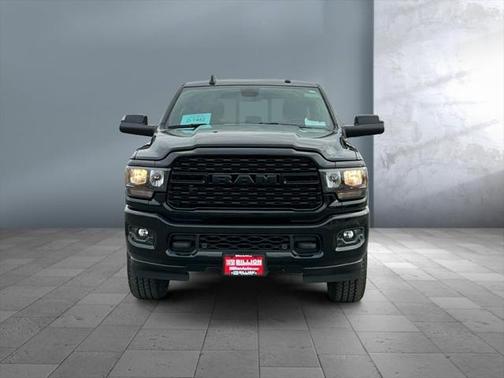 2022 RAM 2500 Big Horn Crew Cab 4x4 64' Box