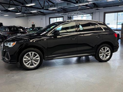 Mythos Black Metallic 2025 Audi Q3 Premium 45 TFSI S line quattro Tiptronic