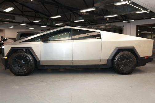 2024 Tesla Cybertruck Cyberbeast