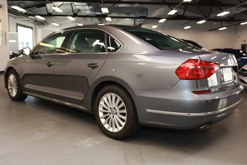 2016 Volkswagen Passat 1.8T SE w/Technology