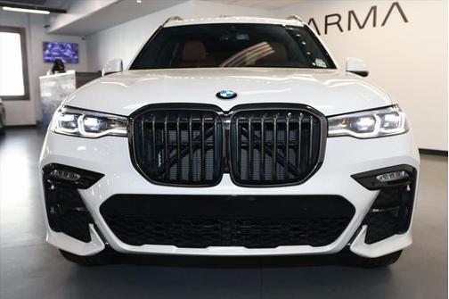 2022 BMW X7 M50i