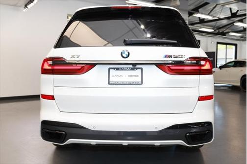 2022 BMW X7 M50i