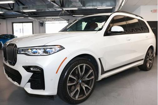 2022 BMW X7 M50i