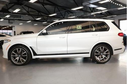 2022 BMW X7 M50i