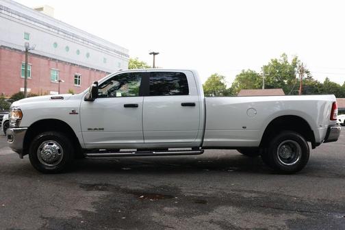 2023 RAM 3500 Big Horn Crew Cab 4x4 8' Box