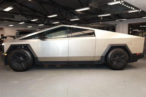 2024 Tesla Cybertruck Cyberbeast