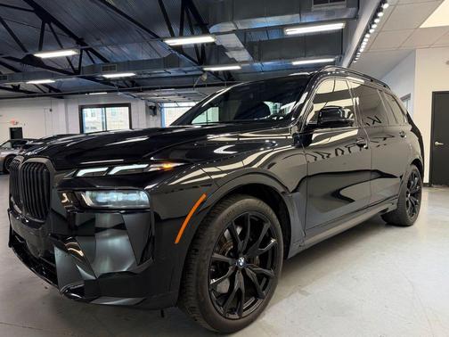 Black Sapphire Metallic 2024 BMW X7 xDrive40i