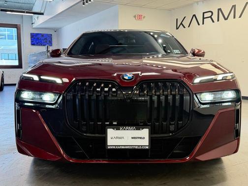 Aventurin Red Metallic 2023 BMW 760 i xDrive