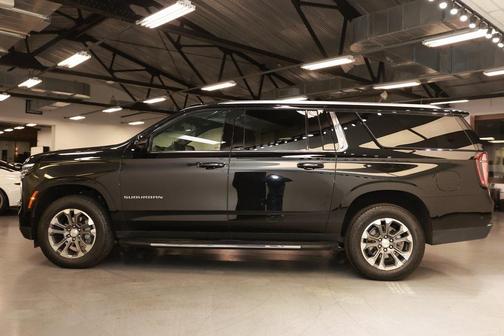 2025 Chevrolet Suburban LT