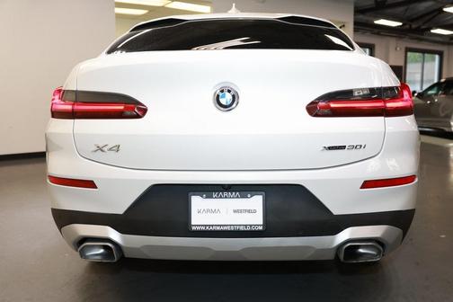 2025 BMW X4 xDrive30i