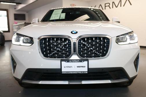 2025 BMW X4 xDrive30i