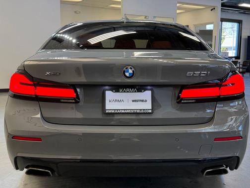 Bernina Grey Amber Effect Metallic 2022 BMW 530 i xDrive