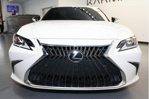 2022 Lexus ES 250 Base