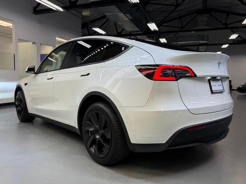 Pearl White Multi-Coat 2022 Tesla Model Y Long Range Dual Motor All-Wheel Drive