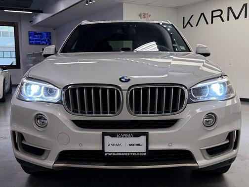 White Metallic 2018 BMW X5 xDrive35i