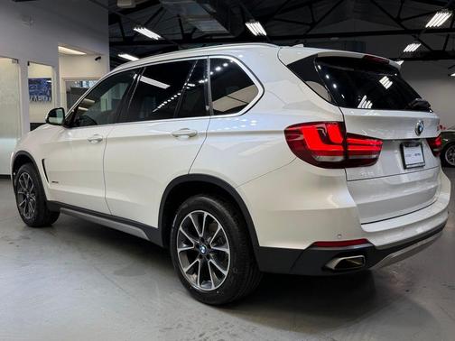 White Metallic 2018 BMW X5 xDrive35i