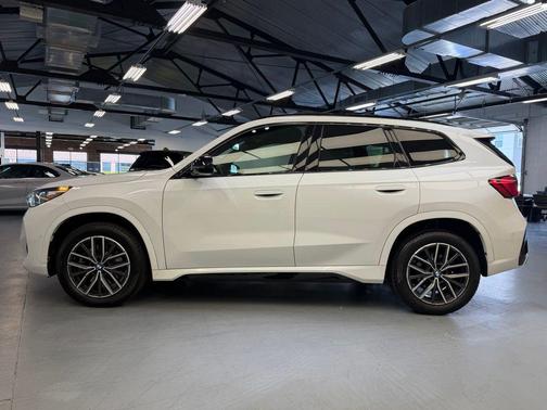 Alpine White 2023 BMW X1 xDrive28i