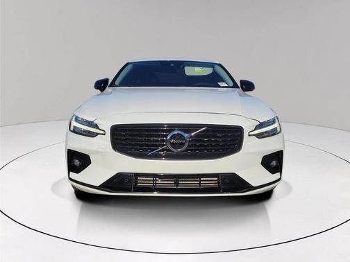 2021 Volvo S60 T5 Momentum