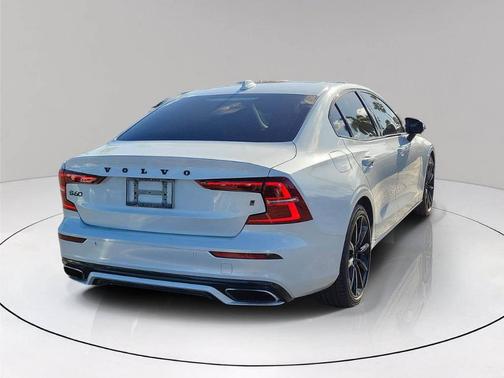 2021 Volvo S60 T5 Momentum