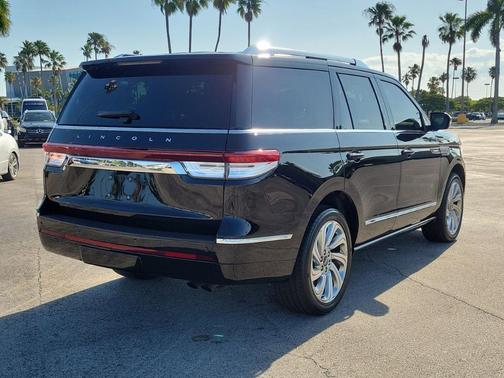 Black Metallic 2024 Lincoln Navigator Premiere