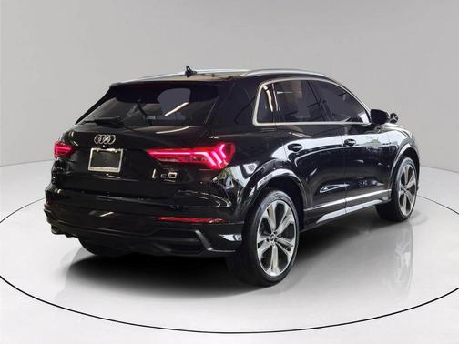 Mythos Black Metallic 2021 Audi Q3 45 S line Premium