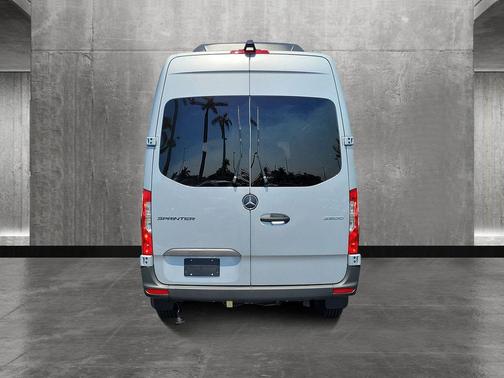 2025 Mercedes-Benz Sprinter 2500 144 WB Standard Roof Passenger