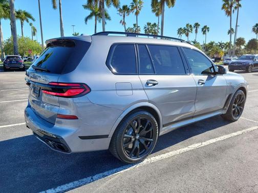 2024 BMW X7 M60i