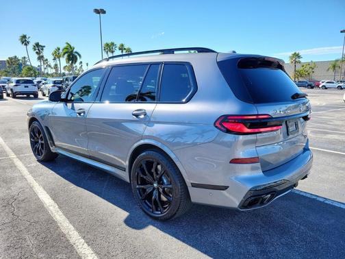 2024 BMW X7 M60i