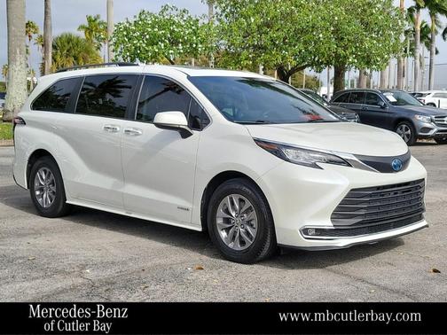 2021 Toyota Sienna XLE
