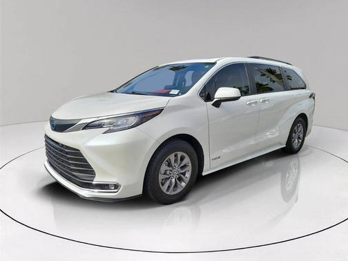2021 Toyota Sienna XLE