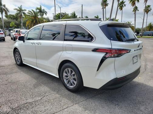 2021 Toyota Sienna XLE
