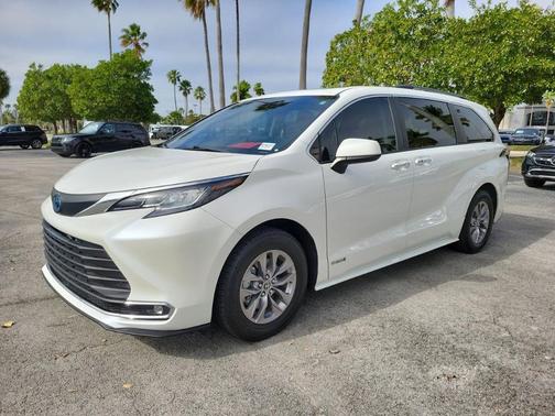 2021 Toyota Sienna XLE