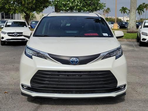 2021 Toyota Sienna XLE
