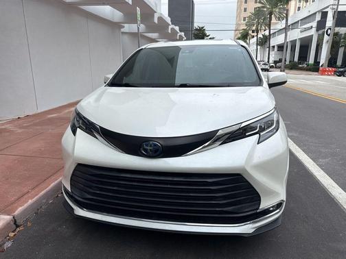 2021 Toyota Sienna XLE