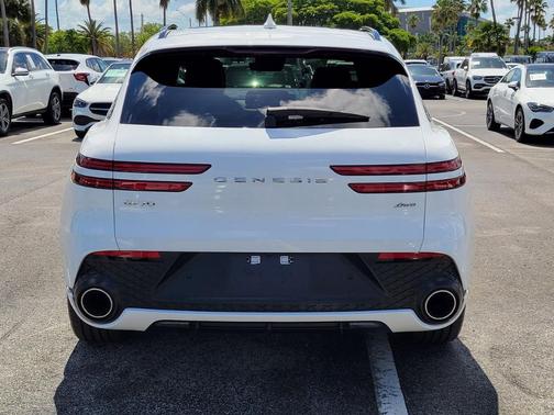 Uyuni White 2025 Genesis GV70 2.5T