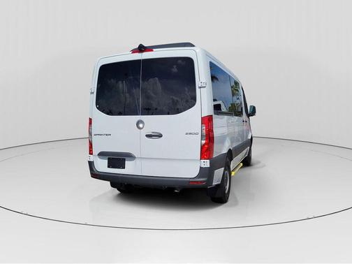 2025 Mercedes-Benz Sprinter 2500 144 WB Standard Roof Passenger
