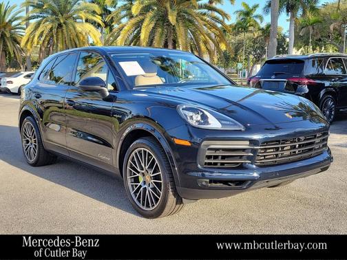 2023 Porsche Cayenne Platinum Edition