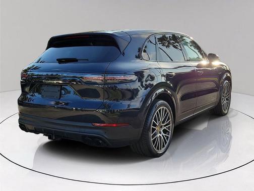 2023 Porsche Cayenne Platinum Edition