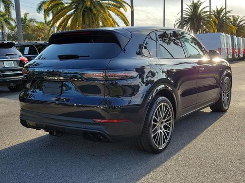 2023 Porsche Cayenne Platinum Edition