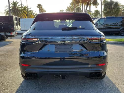 2023 Porsche Cayenne Platinum Edition