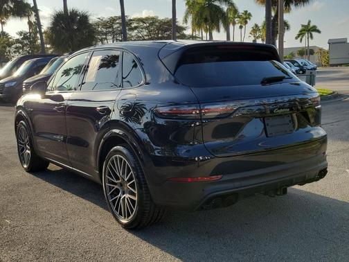 2023 Porsche Cayenne Platinum Edition